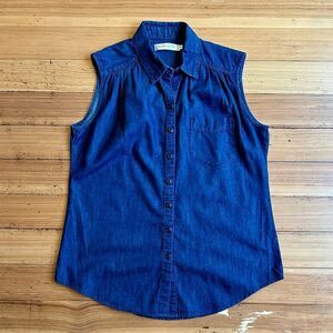 Cailey 22 sleeveless button down. Size S.